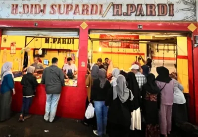 Pelanggan Daging Sapi Saat Menunggu