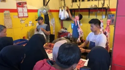 Saat Melayani Para Pelnggan