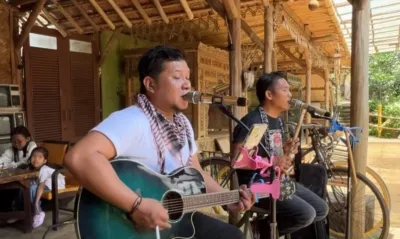 Alunan Musik Khas Sunda Pengantar Makan