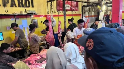 Antrian Di Los Daging Hds Beef Pasar Baru Kuningan