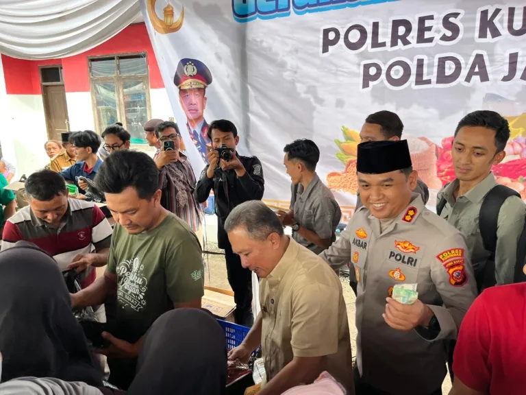 Bupati Dan Kapolres Kuningan Sibuk Melayani