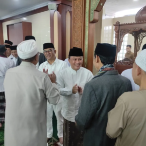 Bupati Dmelaksanakan Solat Id Di Mesjid Syarul