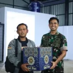 Dandim 0615 Kuningan Saat Memberikan Bantuan