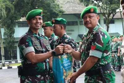 Dandim 0615 Kuningan Serahkan Bingkisan Lebaran