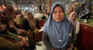 Ibu Ika Pelanggan Setia Hds Beef Rela Antri