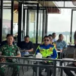 Kapolres Kuningan Saat Melakukan Zoom Meeting
