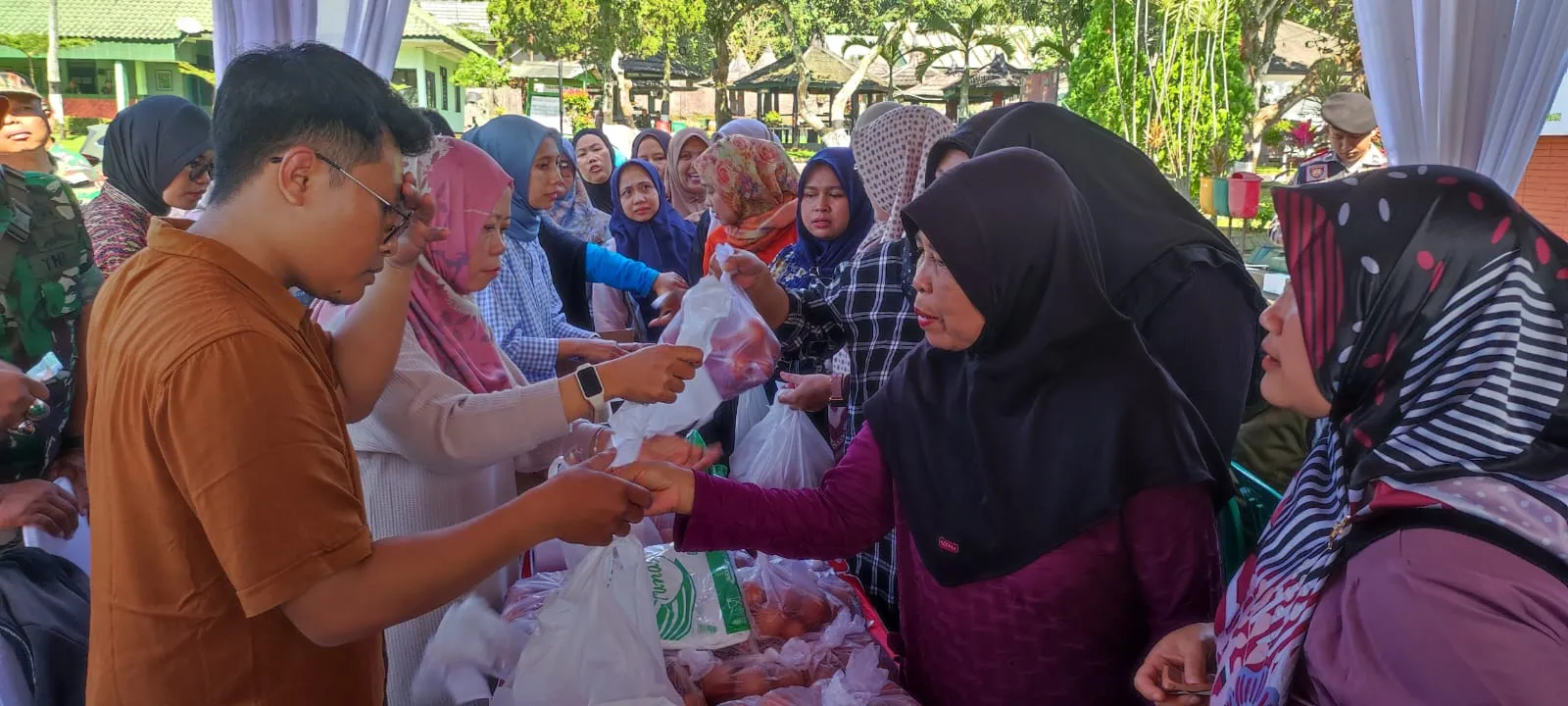 Kodim 0615 Kuningan Gelar Bazar Murah