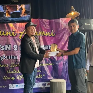 Penyerahan Cindera Mata Dan Bantuan Tunai