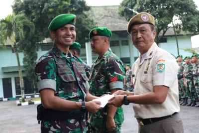 Penyerahan Simbolis Oleh Dandim Bagi Pns