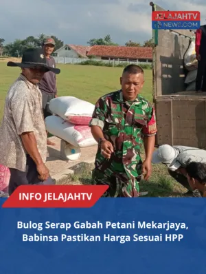 Babinsa Ciawigebang Saat Mendampingi Petani