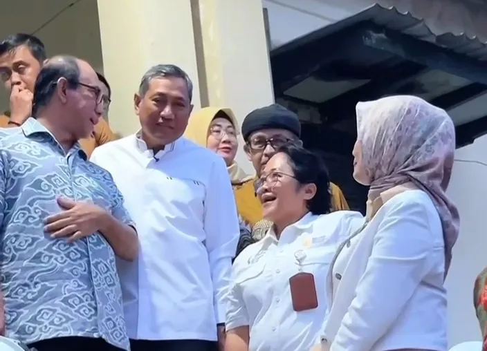 Hra Saat Mengunjungi Gedung Syahrir