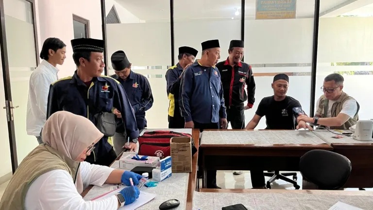 Cek kesehatan para Wak bus