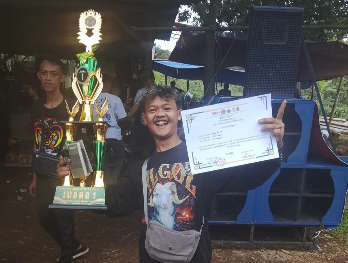 Juara Mendapatkan Hadiah Dan Tropy Serta Mobil