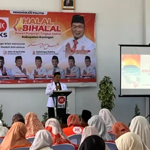 Ketua Dpd Pks Kuningan Saat Memberikan Sambutan