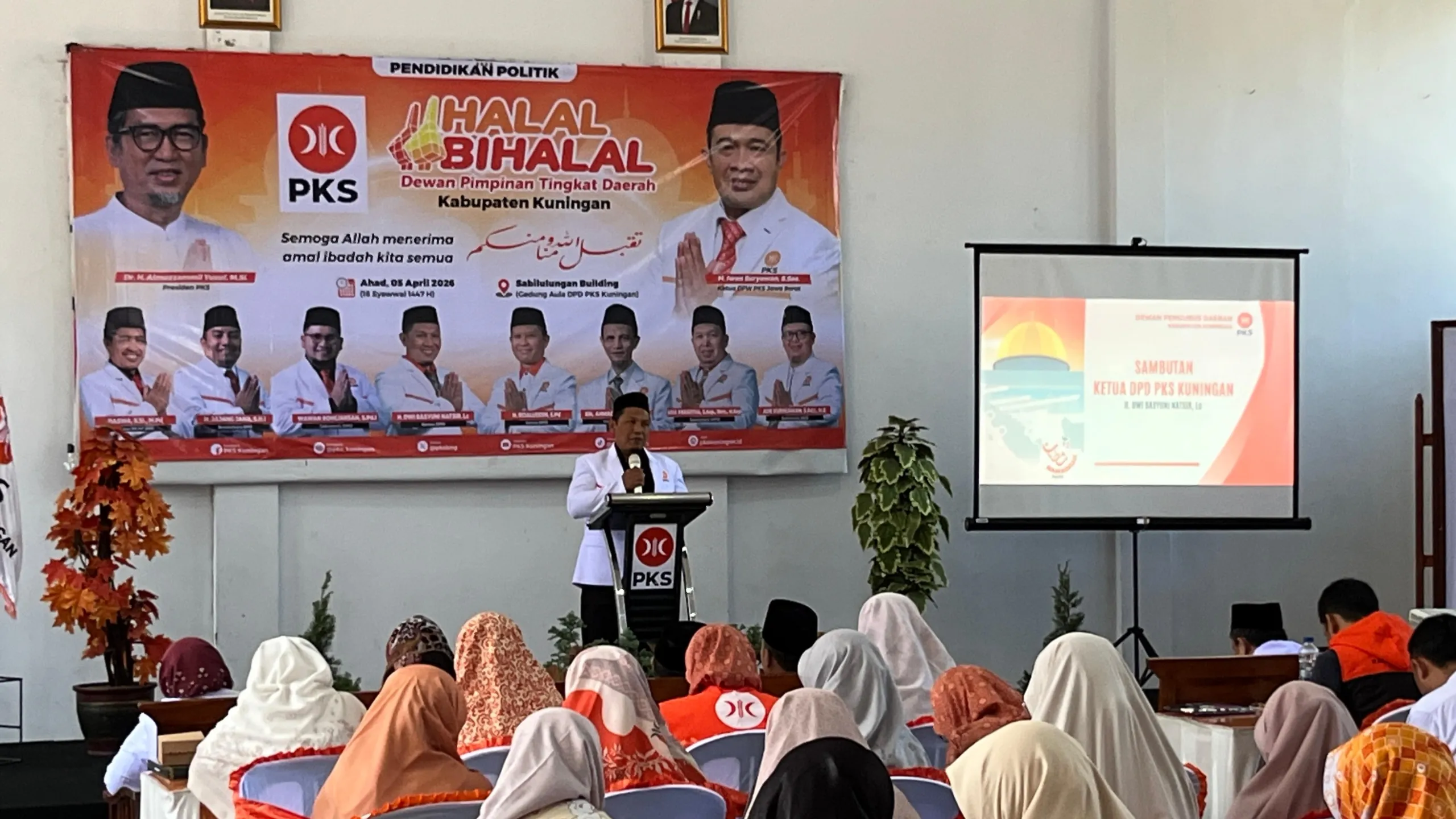 Ketua Dpd Pks Kuningan Saat Memberikan Sambutan