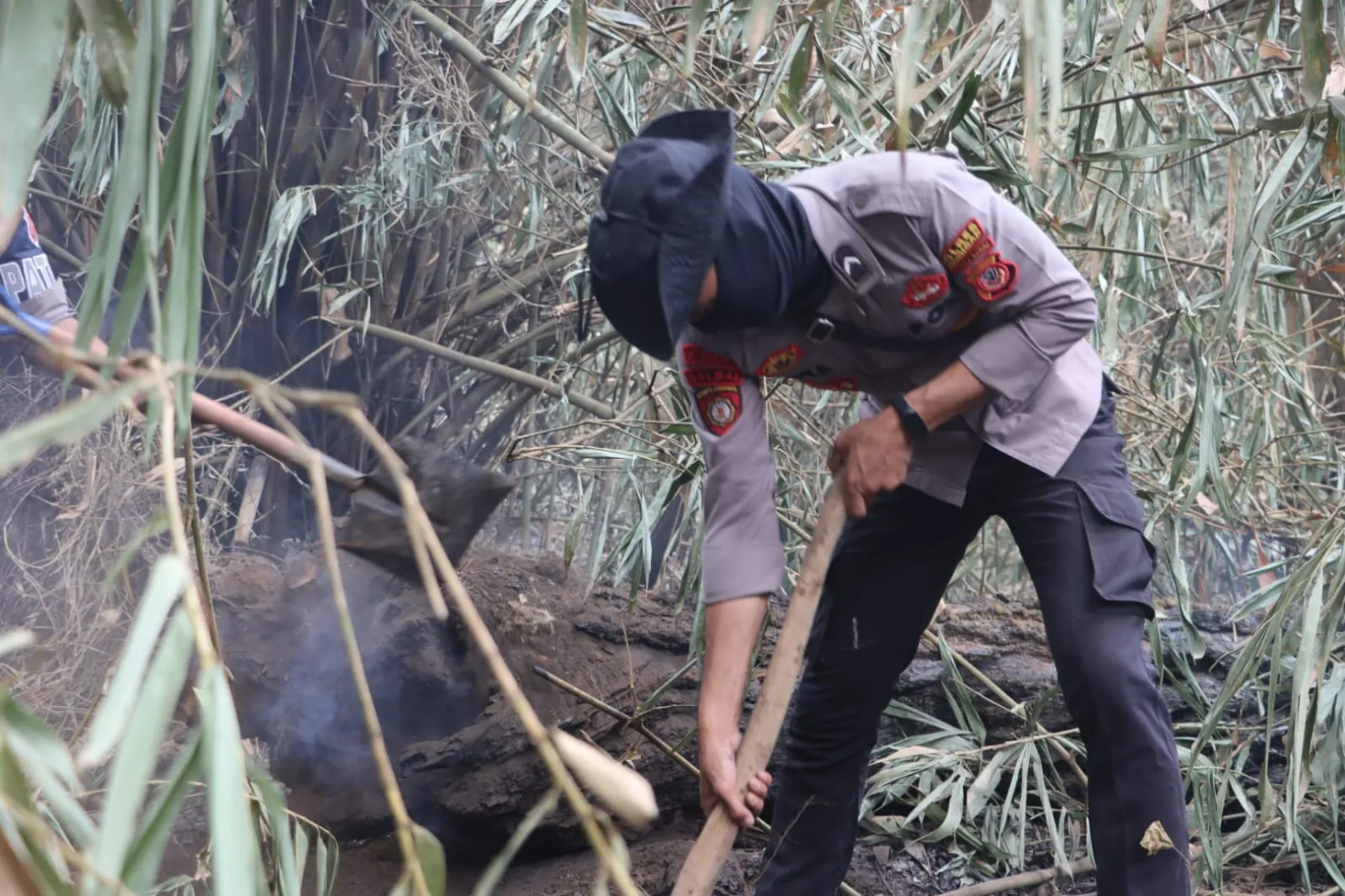 Kapolres Kuningan Tinjau Pemadaman Karhutla di TNGC